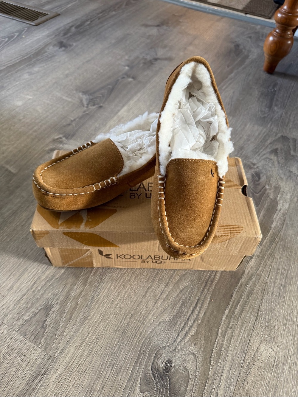 Koolaburra Tan Suede Women’s Shearling-Lined Moccasin Slippers Size 6